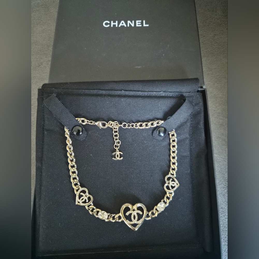 Chanel 2023 Cruise Gold Heart CC Logo Choker